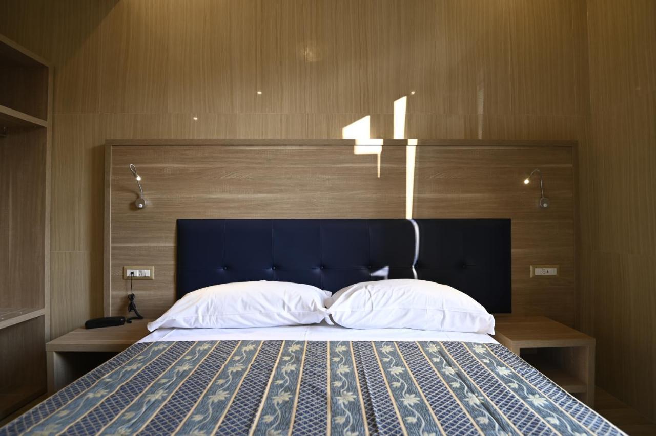 Hotel Midway Milánó Kültér fotó