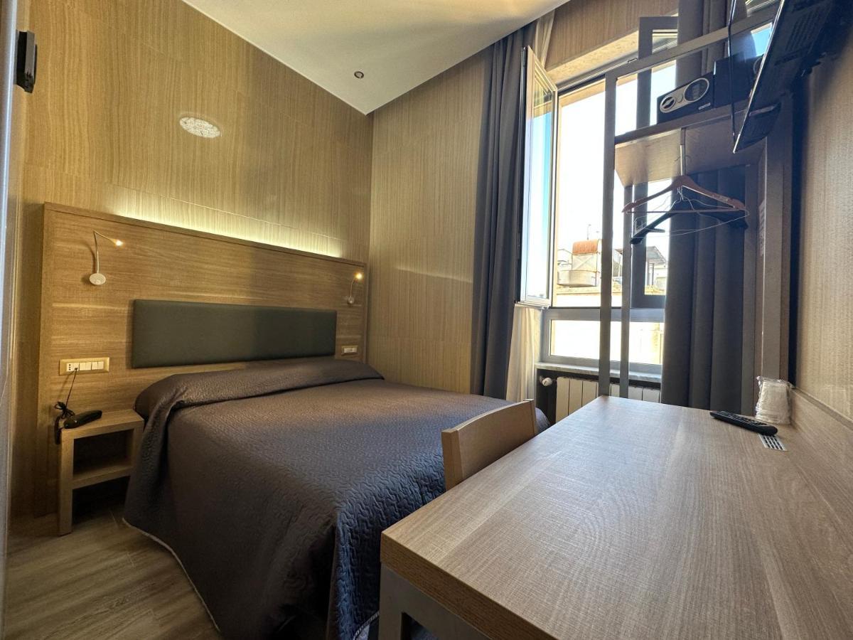 Hotel Midway Milánó Kültér fotó