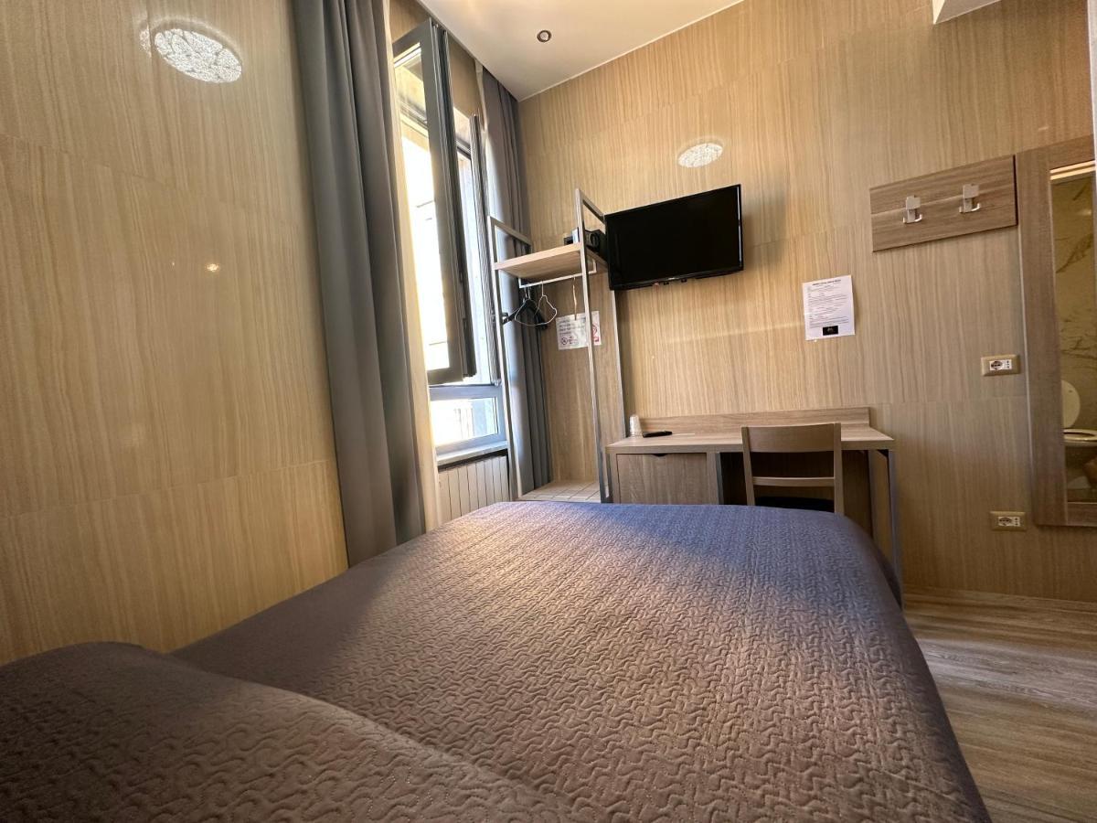Hotel Midway Milánó Kültér fotó