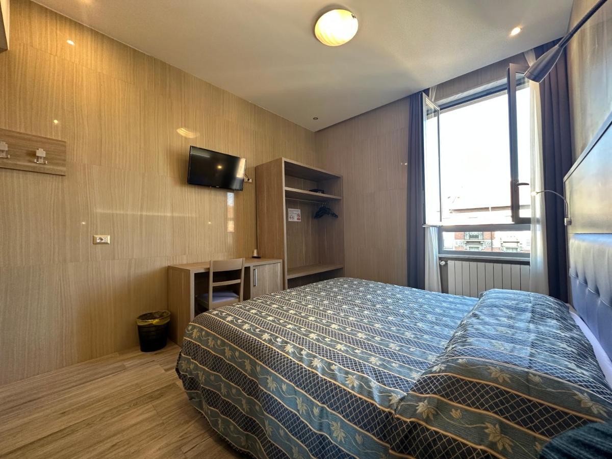Hotel Midway Milánó Kültér fotó