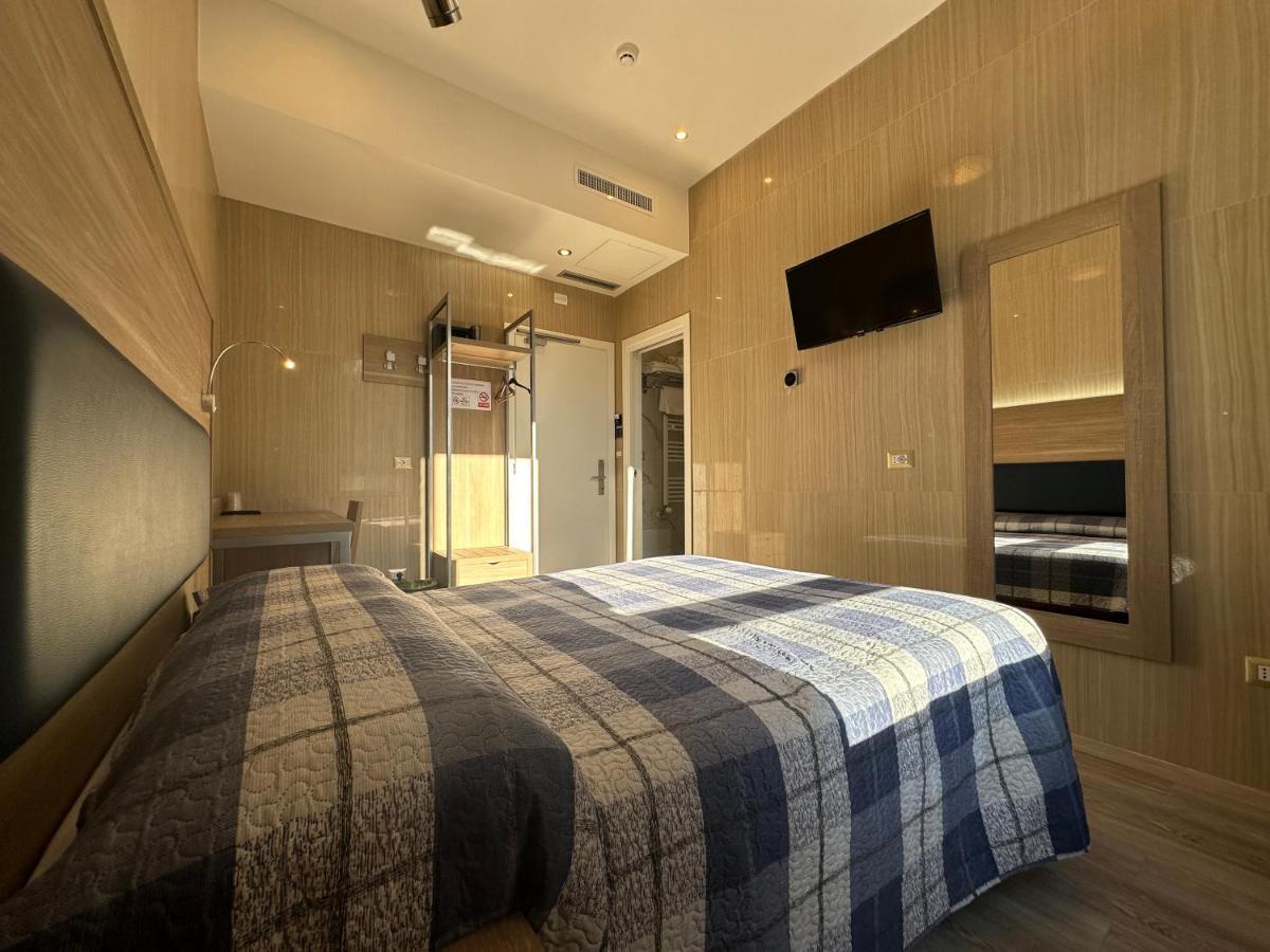 Hotel Midway Milánó Kültér fotó