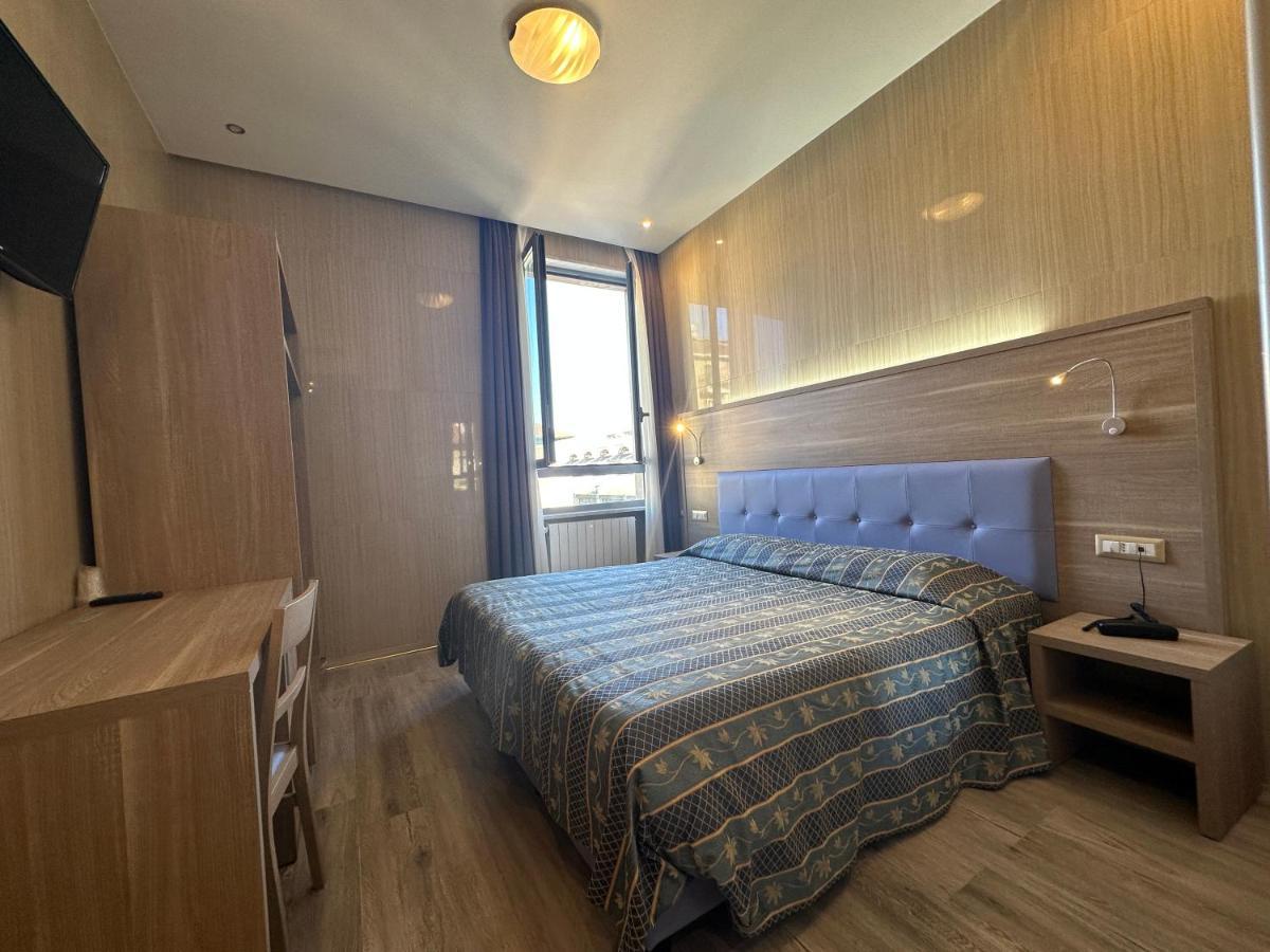 Hotel Midway Milánó Kültér fotó
