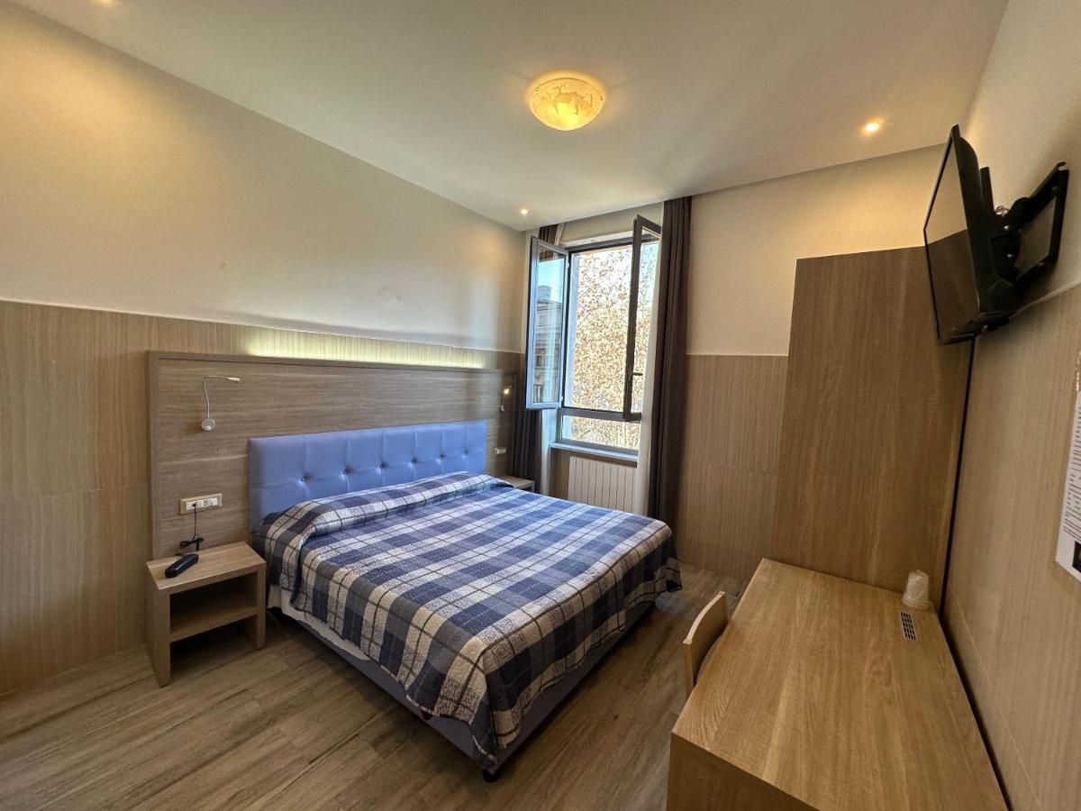 Hotel Midway Milánó Kültér fotó