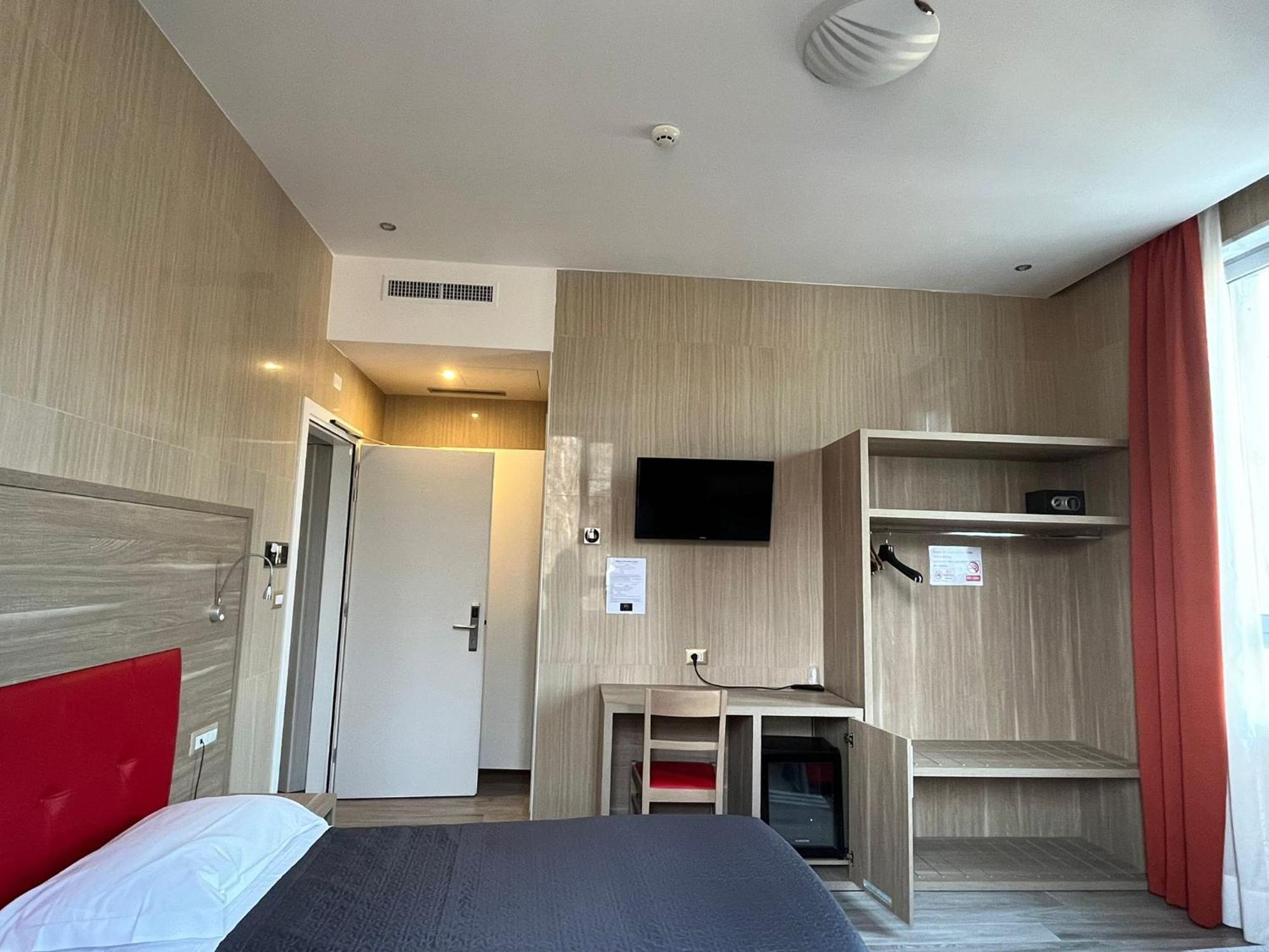 Hotel Midway Milánó Kültér fotó